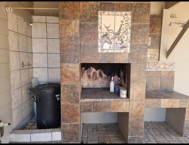 2 BEDROOM TOWNHOUSE FOR SALE IN HARTENBOS CENTRAL